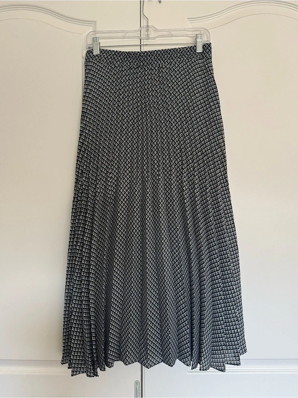 Max Studio Black and White Diamond-Print Pleated Skirt